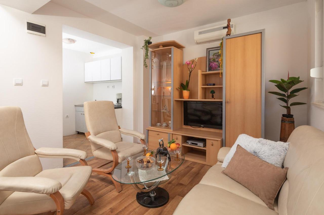 Duće Beach Apartments "Bili Cvitak" מראה חיצוני תמונה