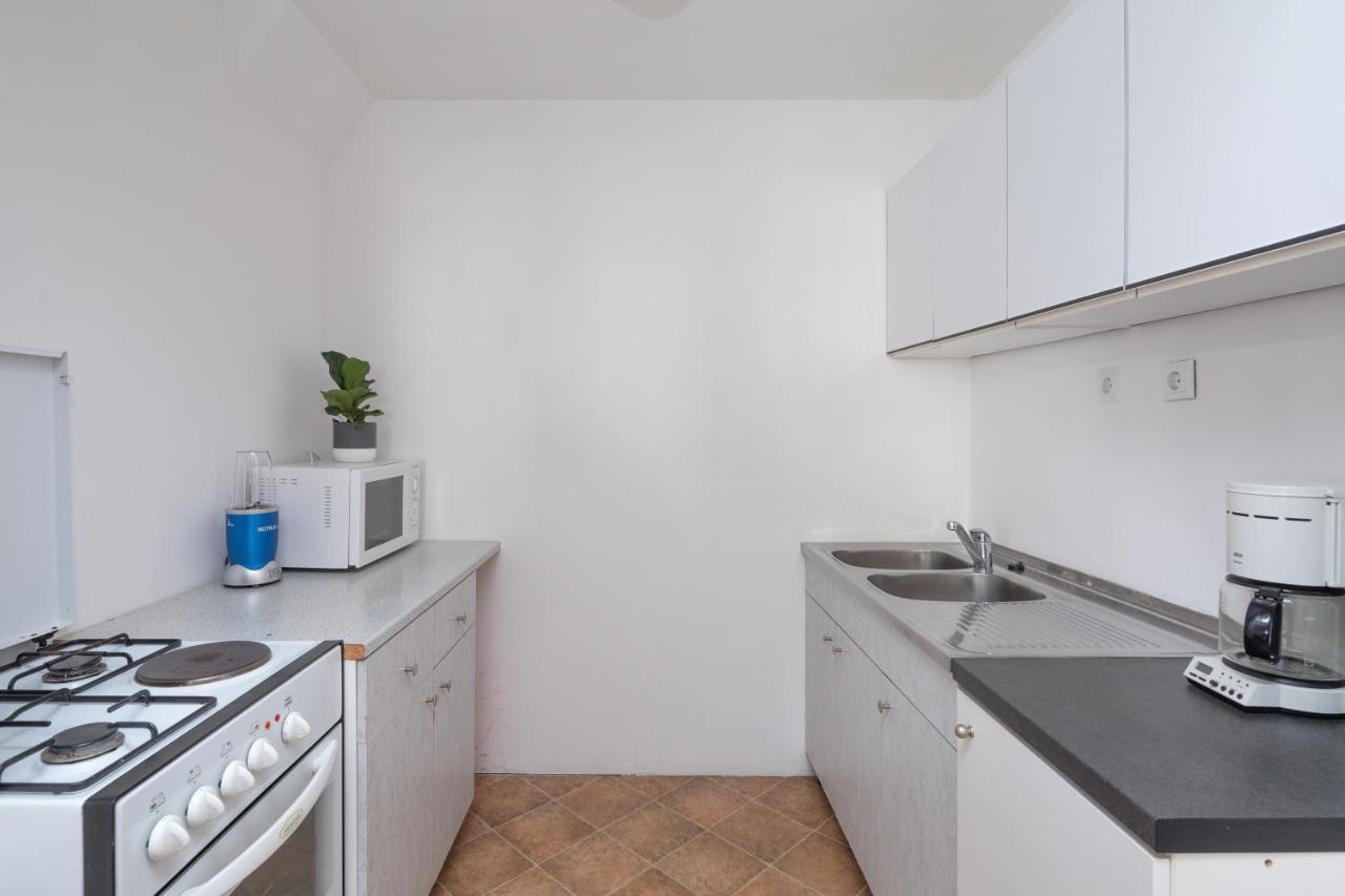Duće Beach Apartments "Bili Cvitak" מראה חיצוני תמונה