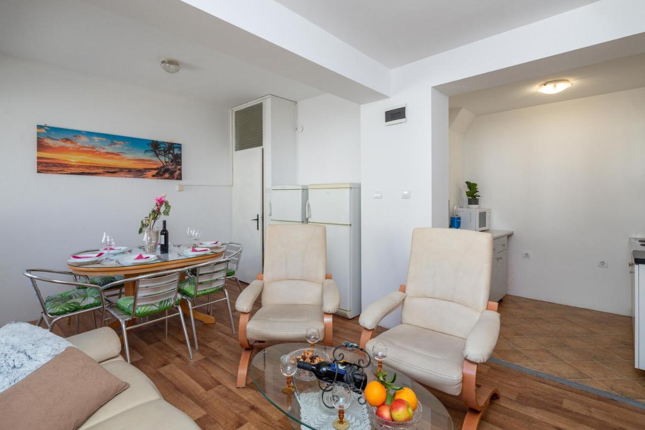 Duće Beach Apartments "Bili Cvitak" מראה חיצוני תמונה